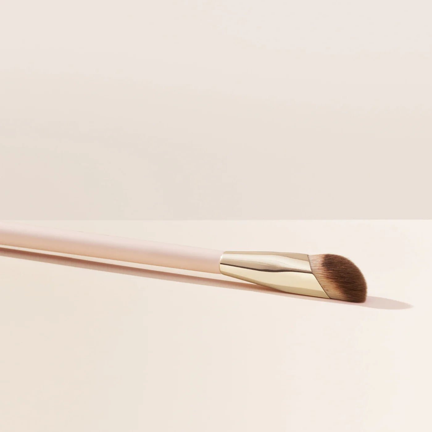 Rare Beauty by Selena Gomez Liquid Touch Concealer Brush